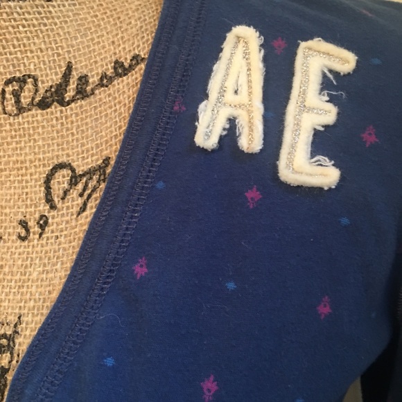 *SOLD*American Eagle Outfitters v-neck hoodie - Picture 2 of 7